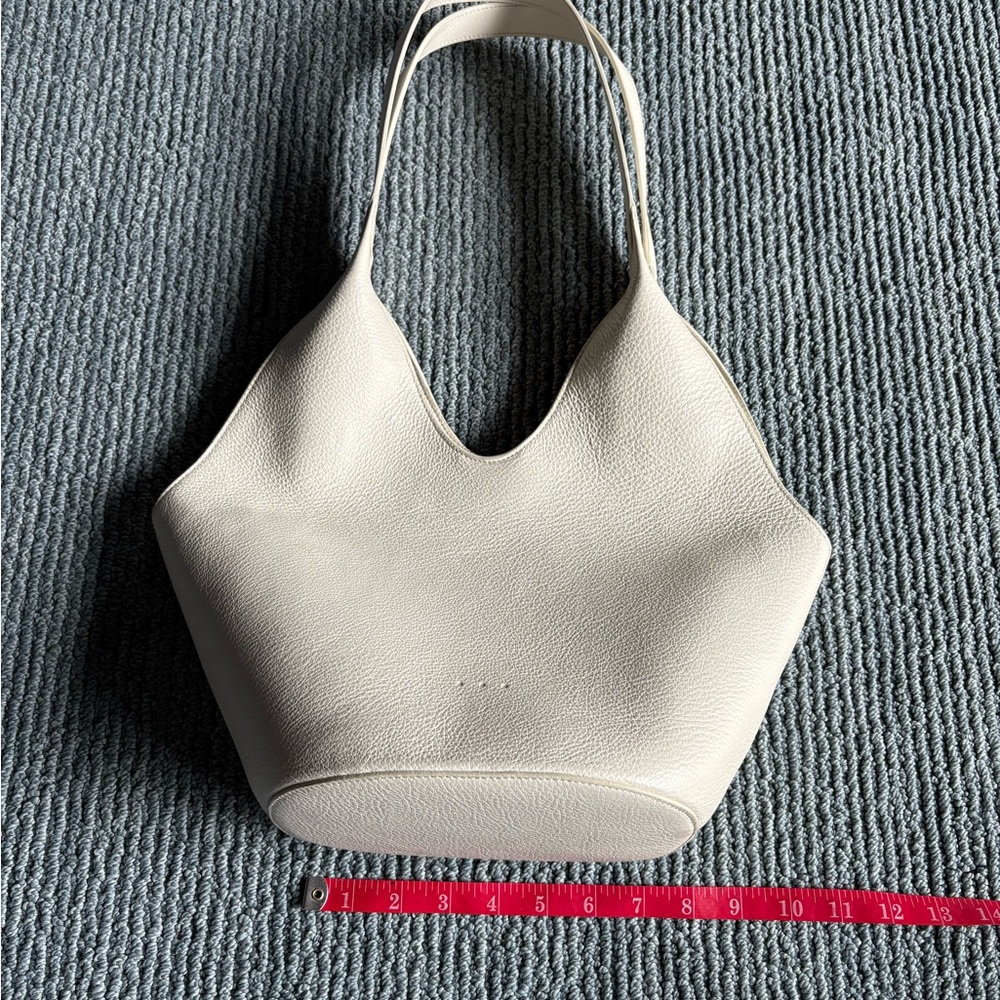 Aesther Ekme Phantom Bucket shoulder handbag in Creme used 2x - Picture 10 of 11